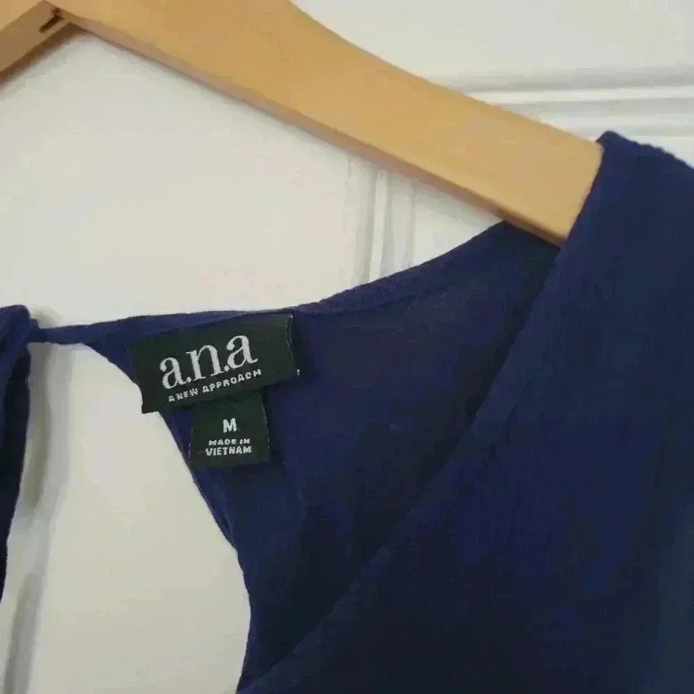 EUC Size M Ana Sleveless Tank Top - Picture 3 of 3
